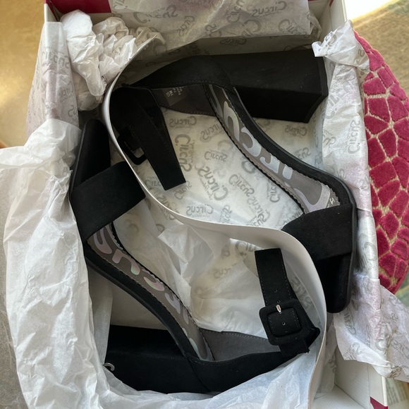 NIB Sam Edelman Elizabeth Block Heel - Black - Picture 4 of 4